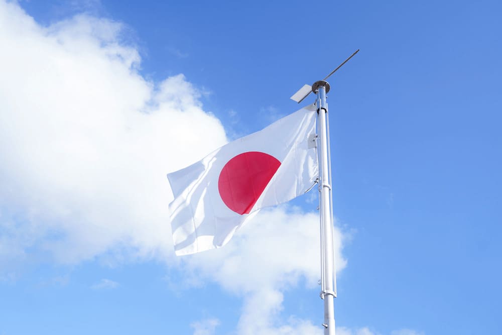 地元の方が立ててくれた日章旗