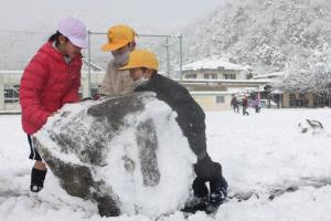 雪遊びの様子3