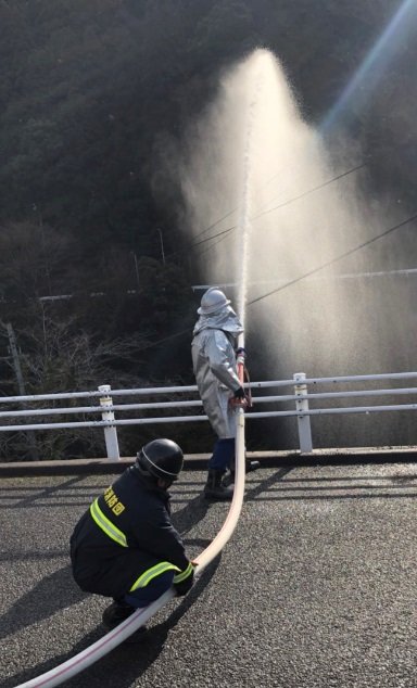 放水の様子の画像