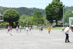 サッカーを楽しむ様子