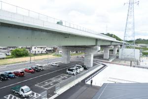 山県バスターミナル駐車場の写真