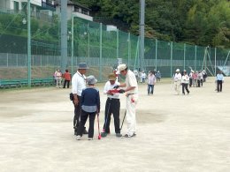 グラウンドゴルフは運動場での画像