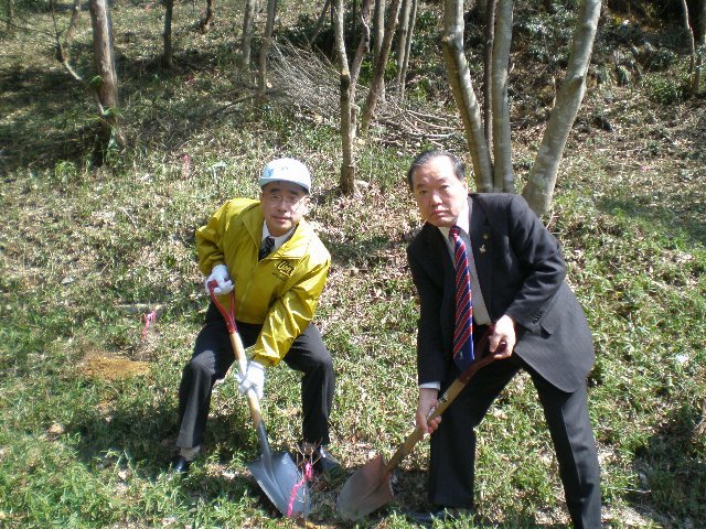 里山保全活動の様子の画像