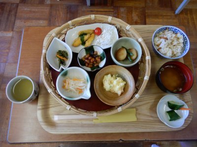 地元の食材を使った料理の画像