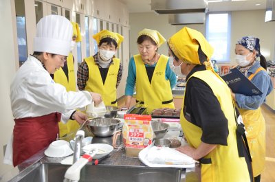 修文大学短期大学木野照代先生（左）の画像