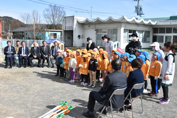 園児によるお礼の歌披露