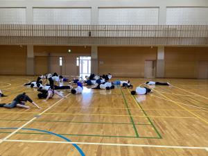 寝転ぶ