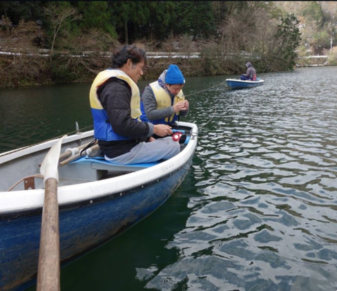 秋 春 伊自良湖でワカサギ釣り 山県市ホームページ