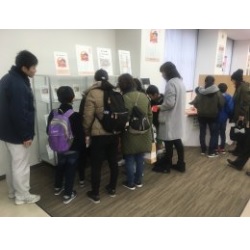 十六銀行高富支店での展示品見学の画像