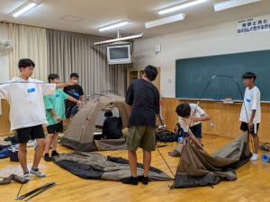 テント設営の様子