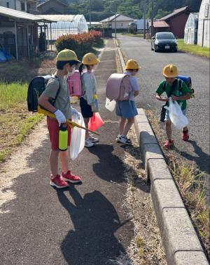 通学路のごみ拾い