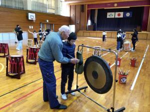 学習発表会に向けて「十六拍子」の練習