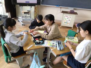   家庭科「玉止め」の練習