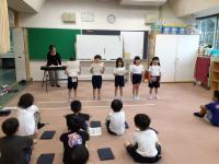 全校朝の会で校歌の披露