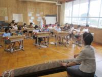 3,4年生（南北合同）の筝の学習